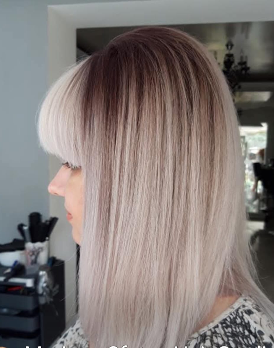 Blond platinat cu breton